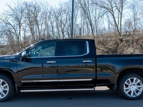 Used 2022 Chevrolet Silverado 1500 High Country w/ High Country Premium Package AWD/4WD image 9