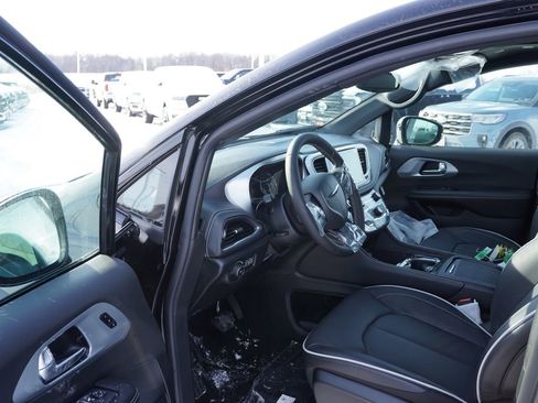 New 2026 Chrysler Pacifica Limited w/ S Appearance Package image 10