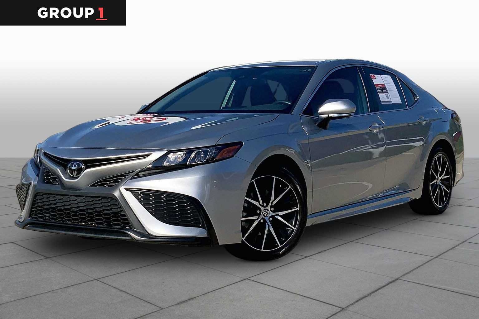 Used 2024 Toyota Camry SE FWD image 1