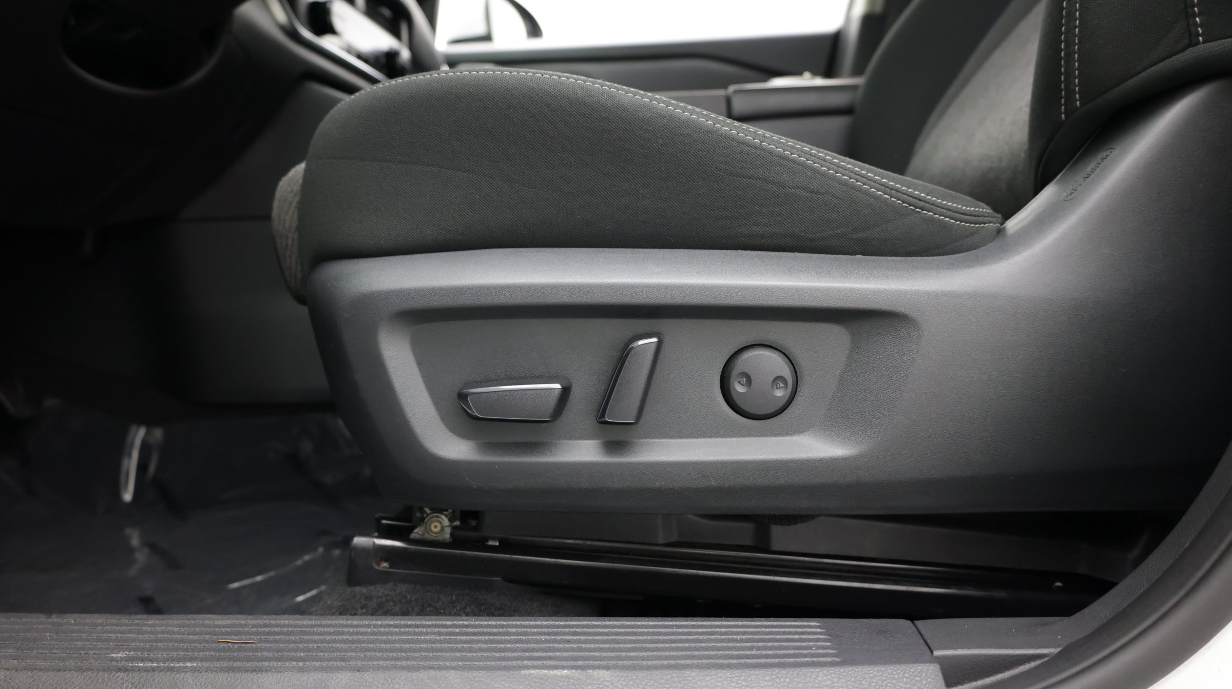 Used 2024 Nissan Rogue SV FWD image 15