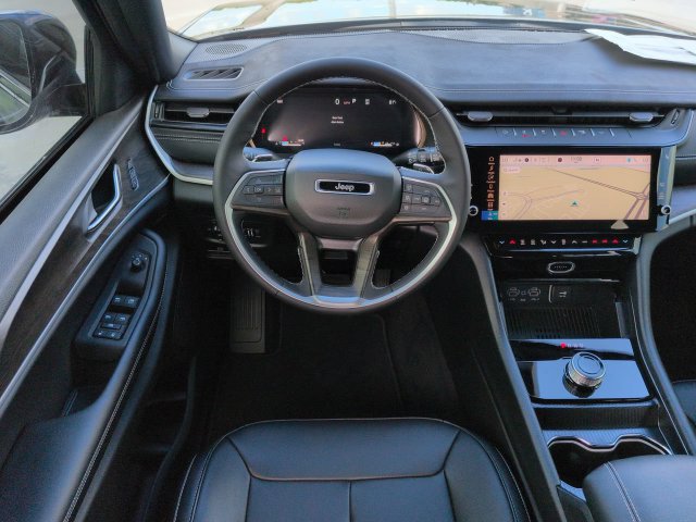 New 2027 Jeep Grand Cherokee Limited RWD image 16