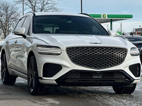 Used 2022 Genesis GV70 3.5T Sport w/ Sport Prestige Package image 14