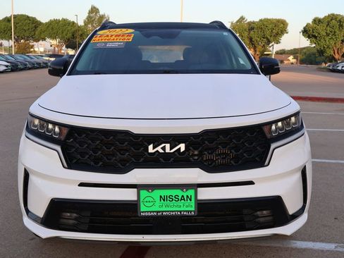 Used 2022 Kia Sorento EX w/ Panoramic Sunroof Package FWD image 4