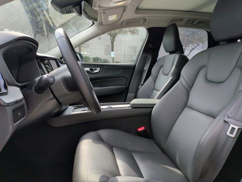 Used 2025 Volvo XC60 B5 Plus image 16