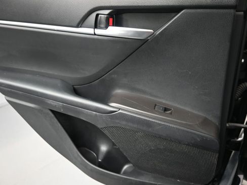 Used 2021 Toyota Camry SE image 19