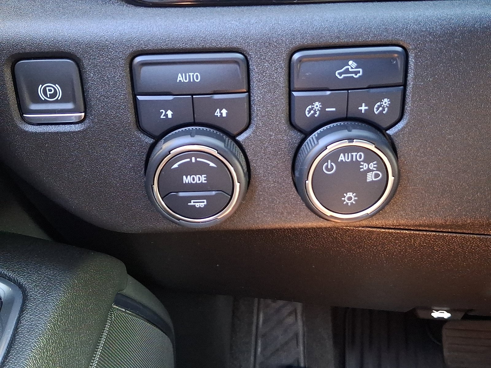Used 2024 Chevrolet Silverado 1500 LT AWD/4WD image 22