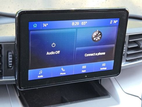 Used 2024 Ford Explorer XLT w/ Equipment Group 202A RWD image 22