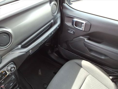 Used 2023 Jeep Wrangler Unlimited AWD/4WD image 34
