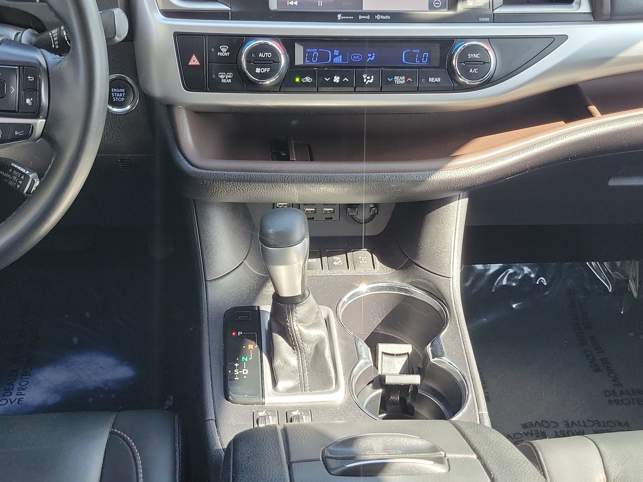 Used 2019 Toyota Highlander XLE AWD/4WD image 22