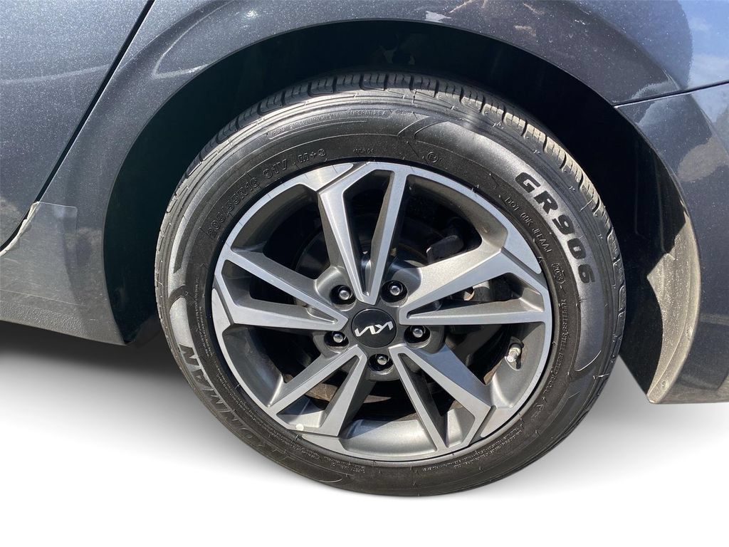 Used 2023 Kia Forte LXS FWD image 12