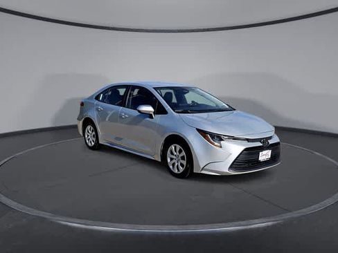 Used 2023 Toyota Corolla LE FWD image 2
