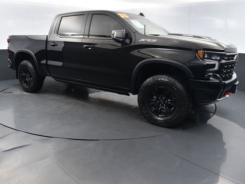 Used 2025 Chevrolet Silverado 1500 ZR2 w/ Technology Package image 3