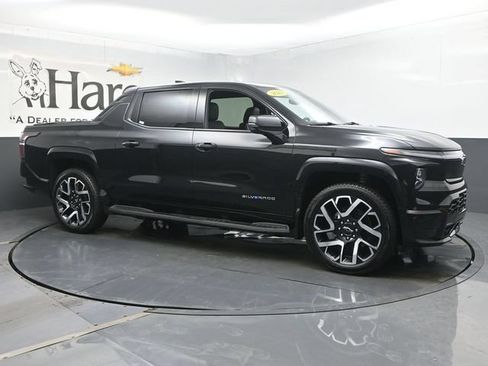 Used 2024 Chevrolet Silverado EV RST AWD/4WD image 6