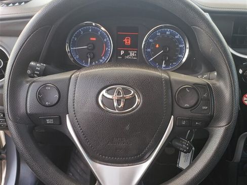 Used 2018 Toyota Corolla LE FWD image 13