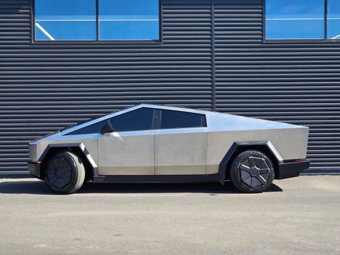 Used 2024 Tesla Cybertruck Cyberbeast AWD/4WD image 4