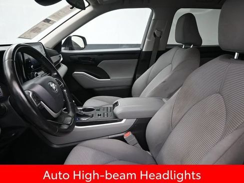 Used 2022 Toyota Highlander LE AWD/4WD image 13