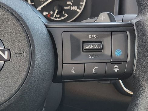 Used 2024 Nissan Rogue SV image 28