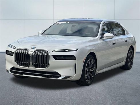 Certified 2025 BMW i7 xDrive60 image 10