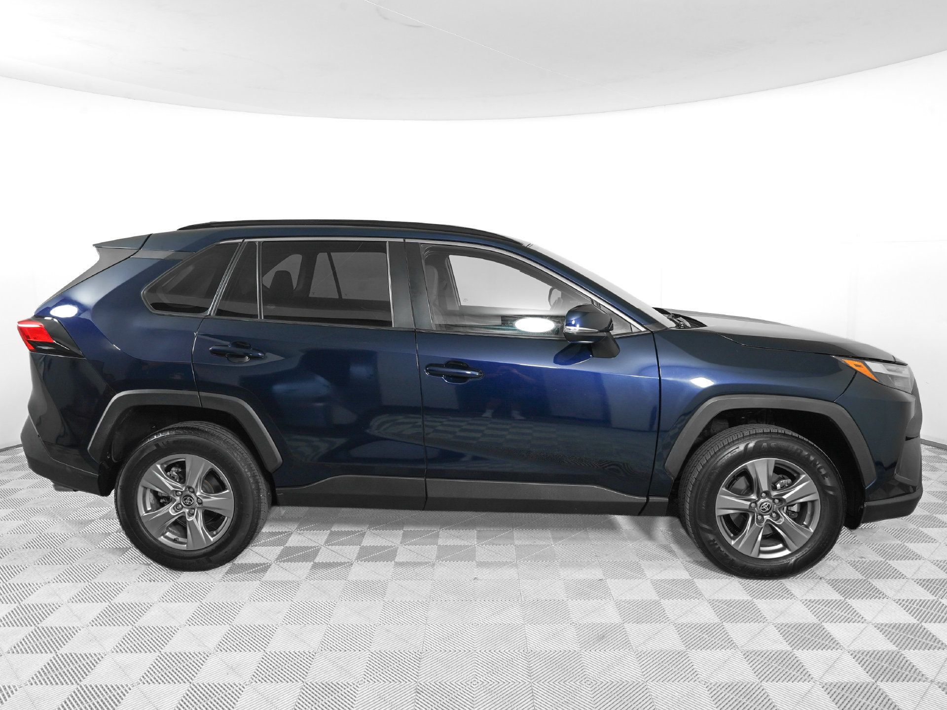 Used 2024 Toyota RAV4 XLE AWD/4WD image 4