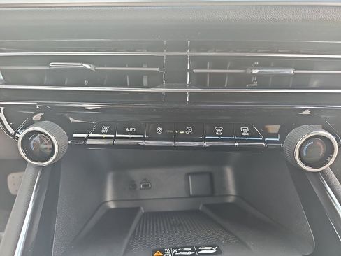 New 2026 Chevrolet Traverse LT FWD image 22