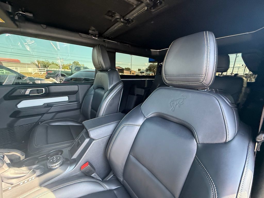 Used 2025 Ford Bronco Badlands AWD/4WD image 13