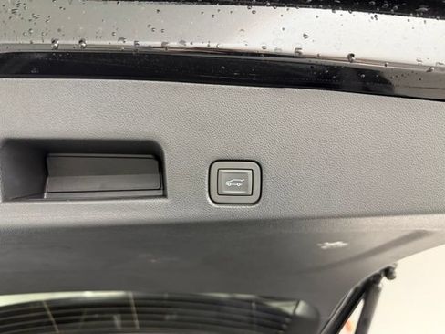 Used 2026 Chevrolet Traverse High Country w/ LPO, Floor Liner Package AWD/4WD image 9