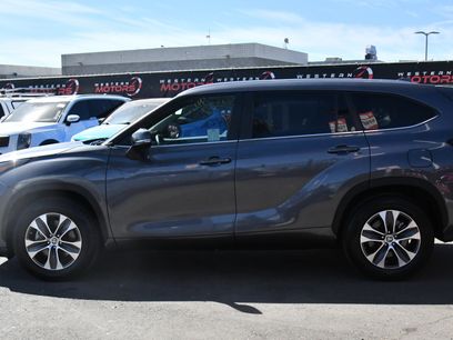 Used 2024 Toyota Highlander XLE