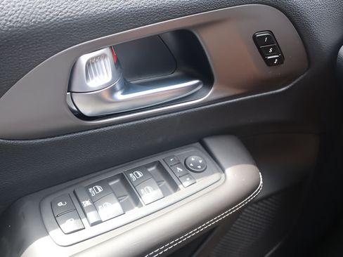New 2027 Chrysler Pacifica Limited FWD image 20