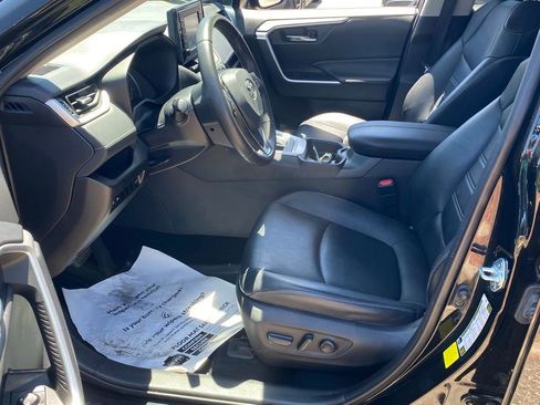 Used 2021 Toyota RAV4 XLE Premium FWD image 6