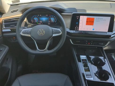 Used 2024 Volkswagen Atlas SE FWD image 15