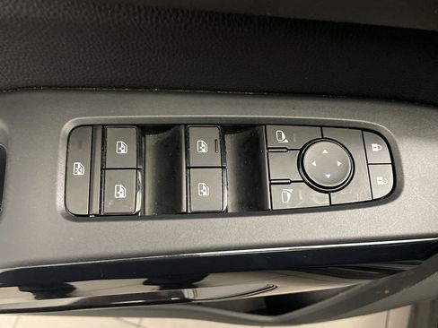 Used 2024 Nissan Pathfinder SV image 10