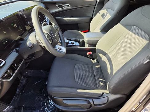 Used 2023 Kia Sportage LX FWD image 11