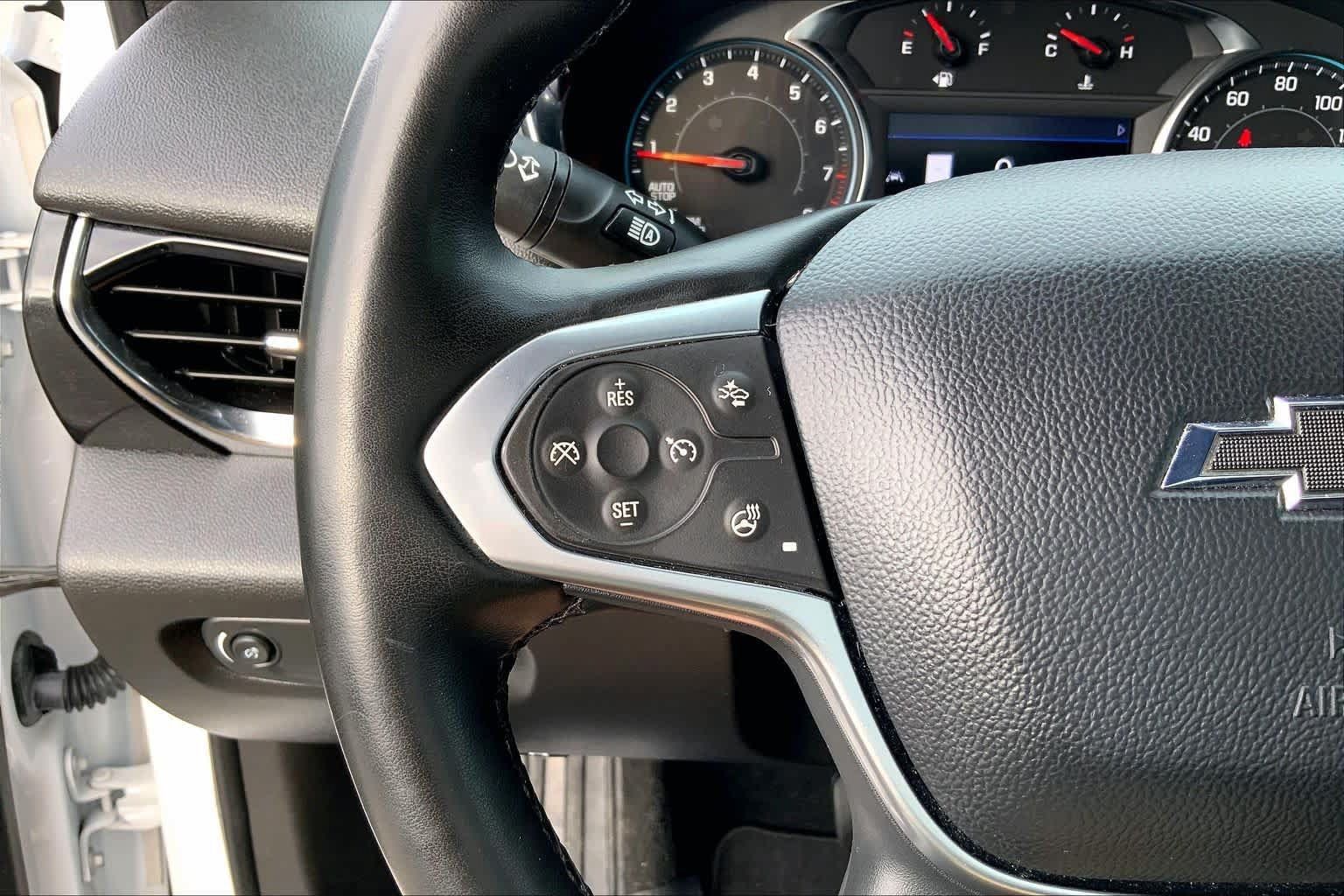 Used 2023 Chevrolet Traverse RS FWD image 23