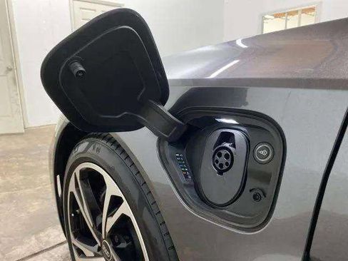 Used 2023 Audi e-tron GT Premium Plus w/ Performance Package image 93