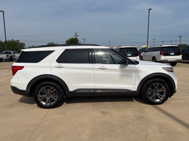 Used 2023 Ford Explorer XLT w/ Equipment Group 202A AWD/4WD image 8