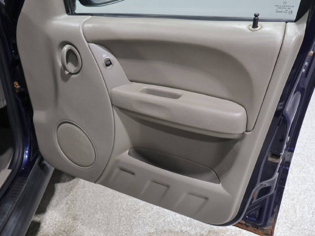 Used 2007 Jeep Liberty Sport AWD/4WD image 24