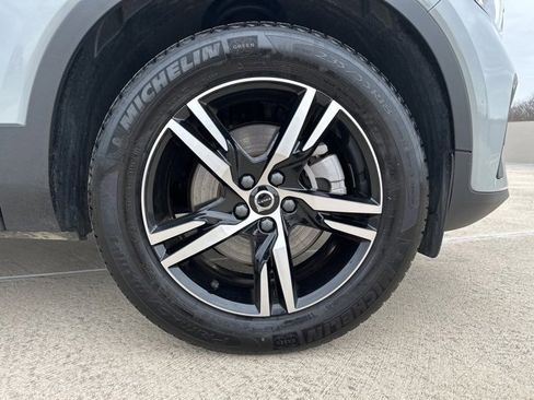Certified 2025 Volvo XC40 B5 Core image 11