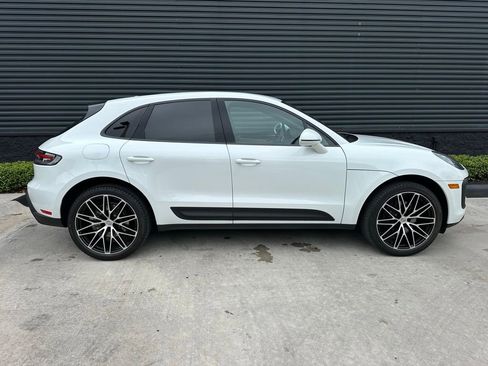 Certified 2025 Porsche Macan image 10