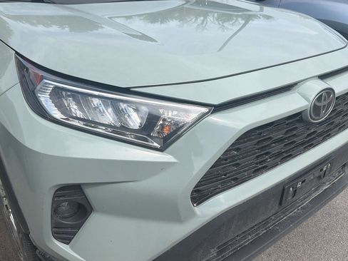 Used 2021 Toyota RAV4 XLE Premium image 4