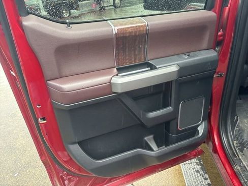 Used 2015 Ford F150 Platinum w/ Equipment Group 701A Luxury image 30