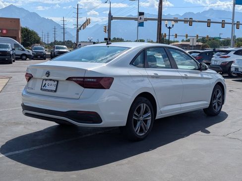 Used 2024 Volkswagen Jetta SE FWD image 4