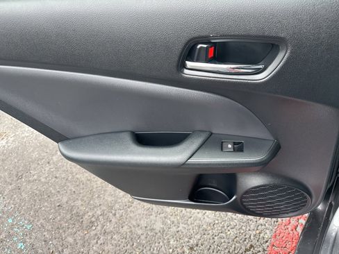 Used 2018 Toyota Prius Prime Premium image 22