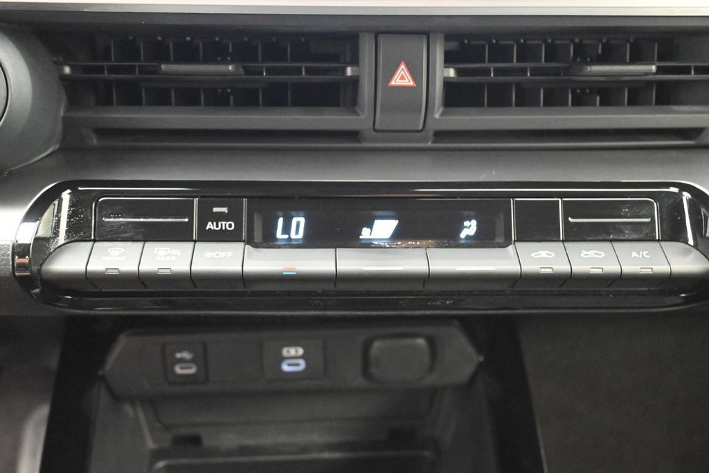 Certified 2024 Toyota Prius LE FWD image 20