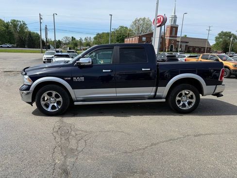 Used 2017 RAM 1500 Laramie w/ Convenience Group AWD/4WD image 4