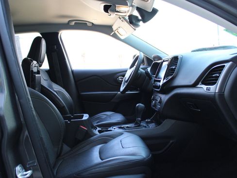 Used 2019 Jeep Cherokee Limited w/ Luxury Group image 24