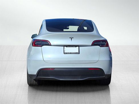 Used 2024 Tesla Model Y 2WD image 5