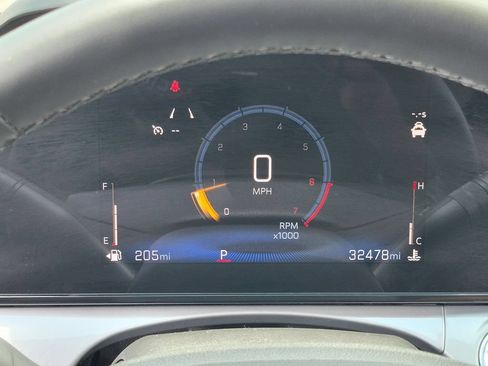 Used 2025 Chevrolet Trax LT w/ LT Convenience Package FWD image 13