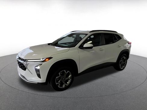 Used 2025 Chevrolet Trax LT image 7