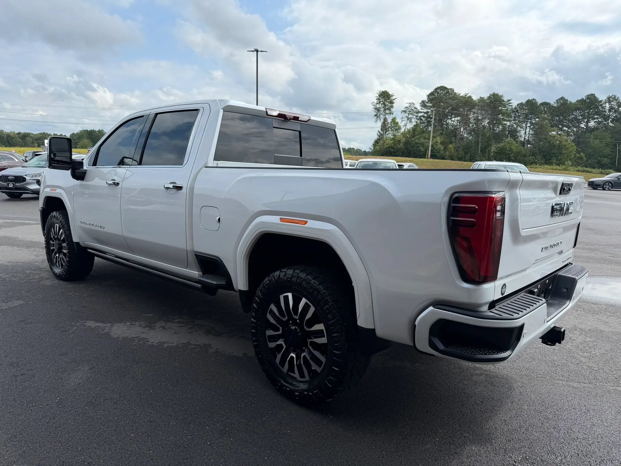 Used 2024 GMC Sierra 2500 Denali Ultimate AWD/4WD image 3
