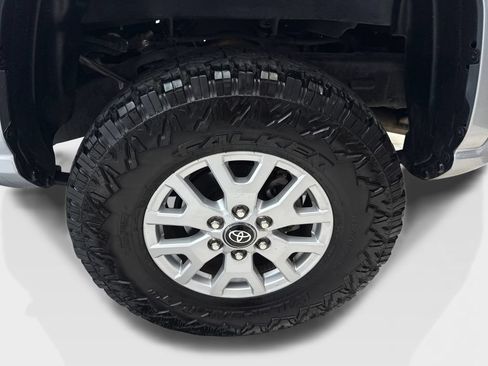 Used 2025 Toyota Tacoma SR AWD/4WD image 82